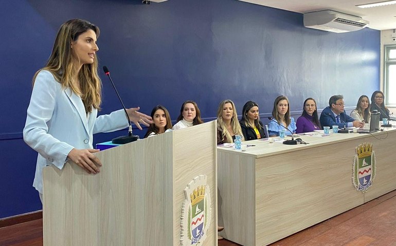 Câmara discute aprimoramento de políticas públicas de combate à violência contra a mulher