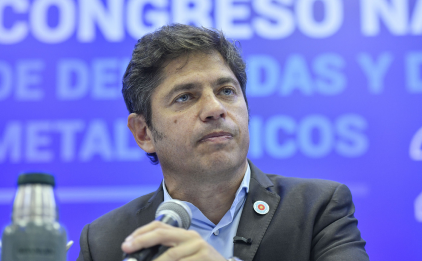 Na Argentina, Axel Kicillof desponta como potencial líder do Peronismo, após derrota de Milei
