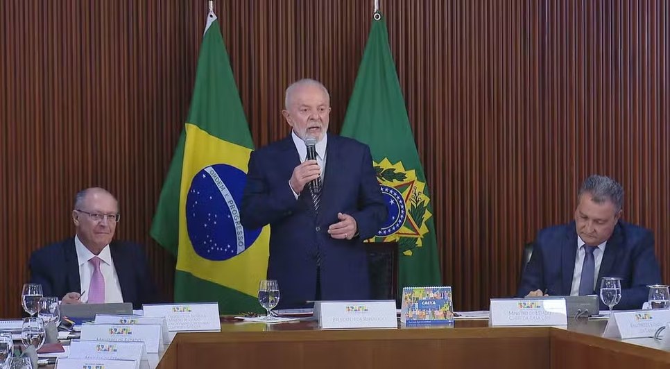 Lula em reunião ministerial no ano de 2023