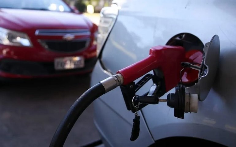 ANP: Na 11ª semana seguida de queda, preço médio da gasolina nas bombas cai 2,5%