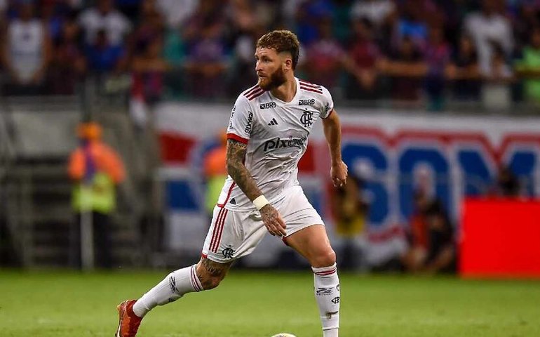 Léo Pereira sofre entorse no joelho e desfalca o Flamengo contra o Corinthians