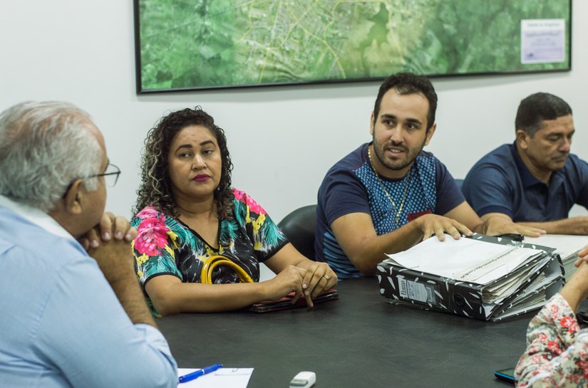 Teófilo escuta solicitações dos conselheiros tutelares durante reunião no Centro Administrativo