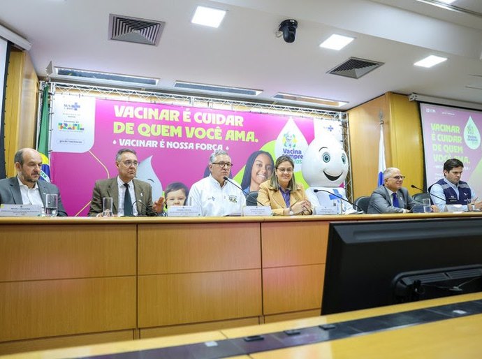 Governo do Brasil lança campanha para vacinar crianças e adolescentes de até 15 anos