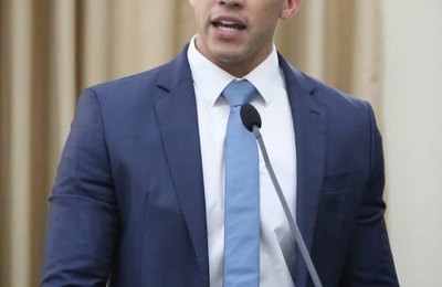 Deputado Delegado Leonam denuncia tanques de combustíveis na orla de Pajuçara