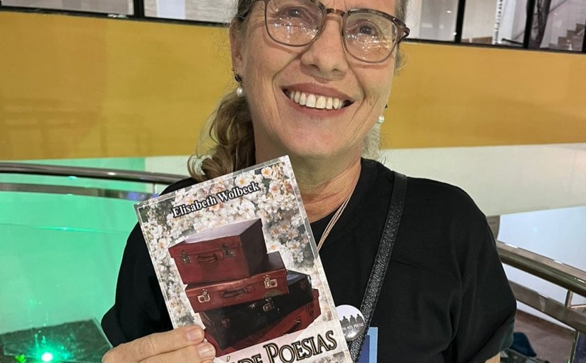 Professora lança livro “Baú de Poesias” nesta quinta-feira, na Bienal