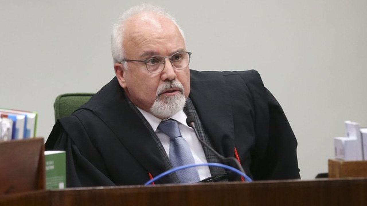 Procurador pede a Aras providências contra Bia Kicis por expor médicos pró-vacina
