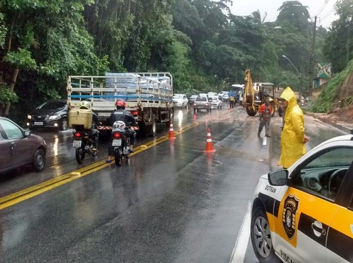 SMTT libera vias de trânsito após fim de semana de chuvas intensas