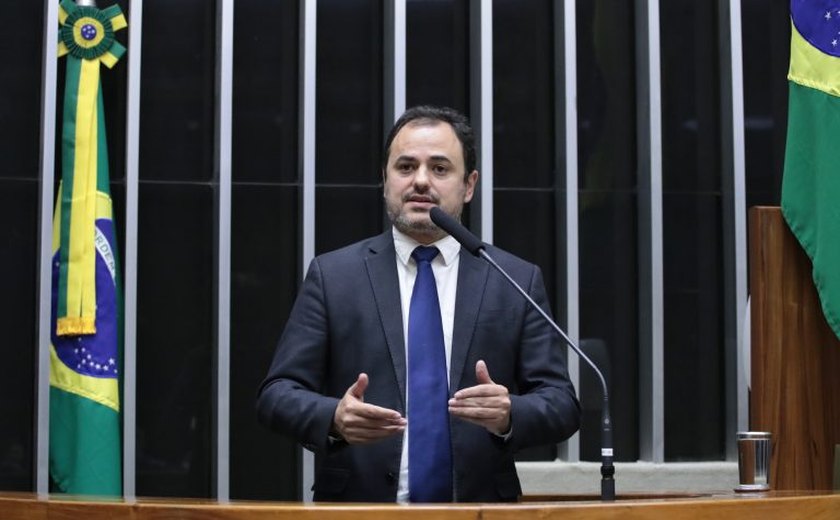 Deputado Glauber Braga é detido pela PM durante desocupação da Uerj