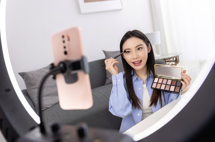 Tendências de beleza no TikTok? Conheça 3 dos estilos de maquiagem mais famosos na rede