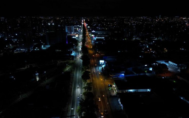 Prefeitura de Maceió vai instalar luminárias de LED em toda a Avenida Fernandes Lima