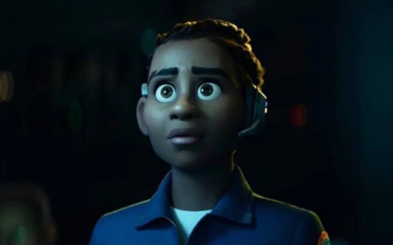 Diretor de &#8216;Lightyear&#8217; diz estar &#8216;satisfeito&#8217; com resultado da cena de beijo