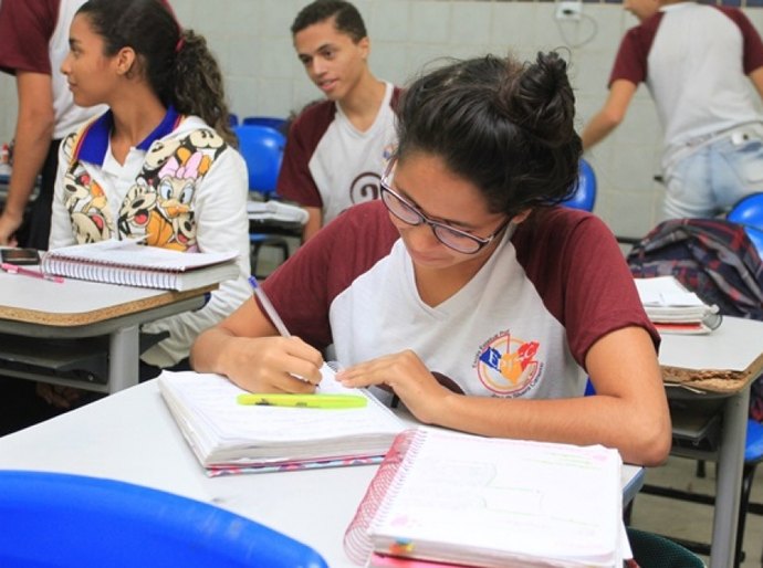 Estudantes da rede estadual participam da 2ª fase da Olimpíada de História de AL
