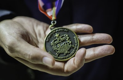 Servidor Flávio Melo de Paula recebe Medalha do Mérito Silvio Carlos Luna Vianna