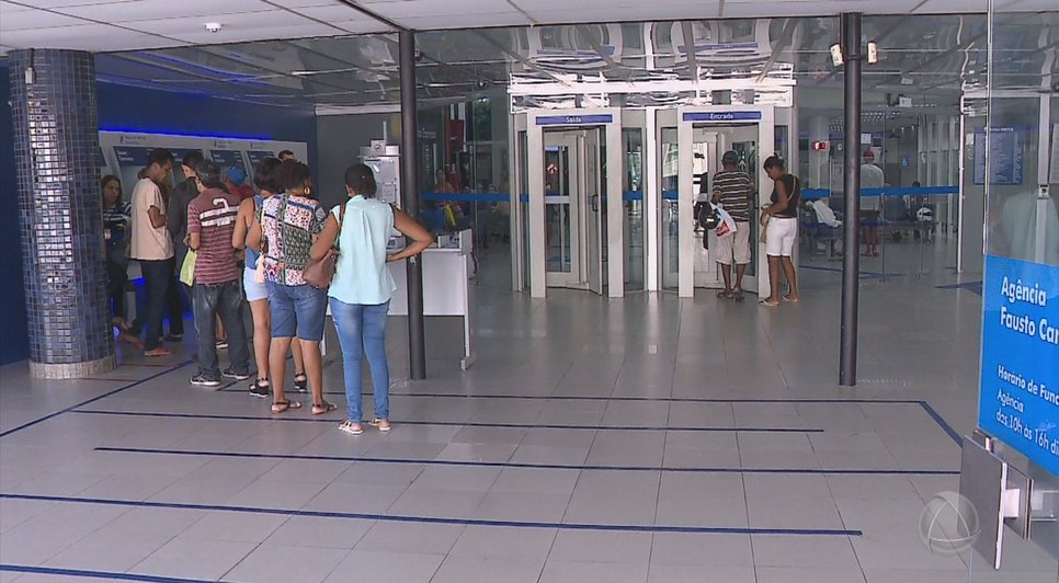 Agências bancárias encerram atendimento ao público externo em 2017 nesta quinta-feira