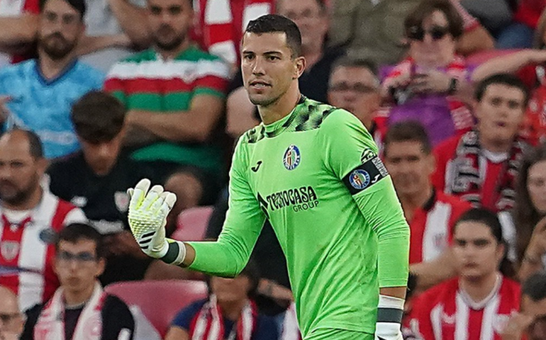 Lesão cerebral de goleiro do Getafe, da Espanha, impressiona web; veja vídeo