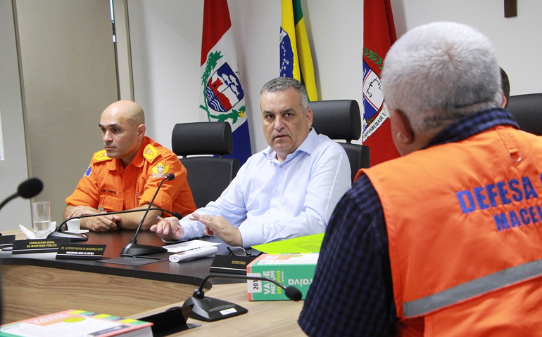 Força-tarefa de promotores vai emitir recomendação para evacuação total da área vermelha, no Pinheiro