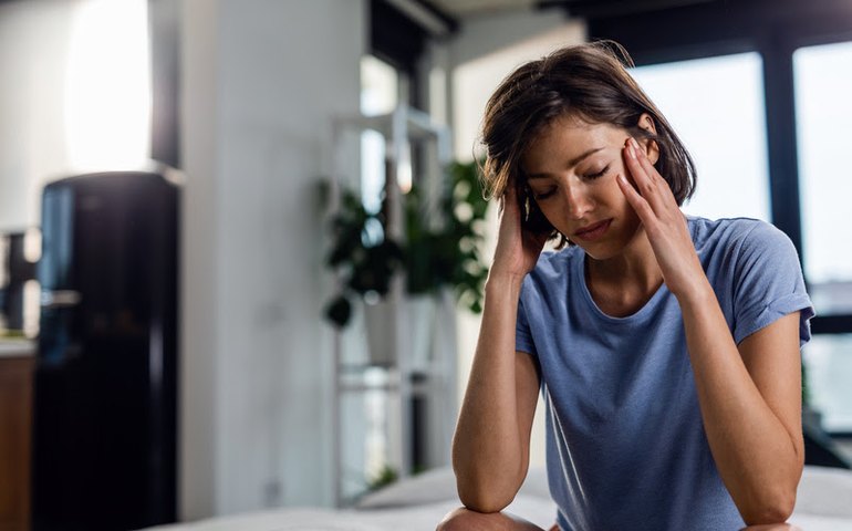 Dor de cabeça pode ser problema de visão? Saiba como identificar os sinais