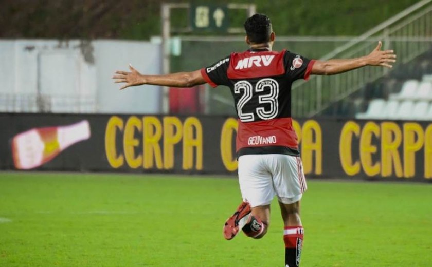 Flamengo goleia Portuguesa-RJ e vai pegar o Fluminense na semifinal da Taça Rio