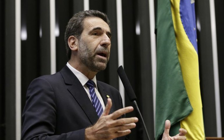 Líder do PT quer derrubar portarias que anulam declarações de anistias