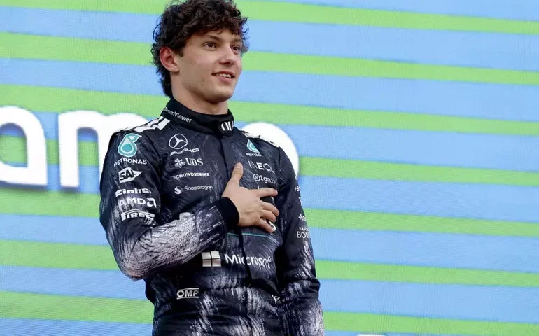 F1: Toto Wolff rebate comparações entre Kimi Antonelli e Senna