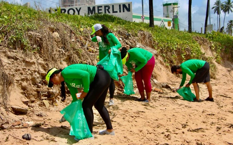 IMA promove mutirão de limpeza na praia de Jacarecica, neste domingo (15)