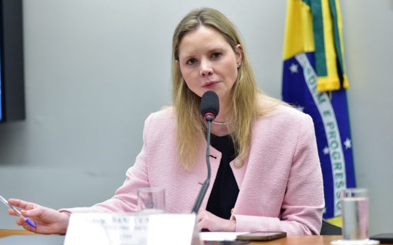 Projeto isenta de tributo as compras internacionais de até US$ 600 por ano