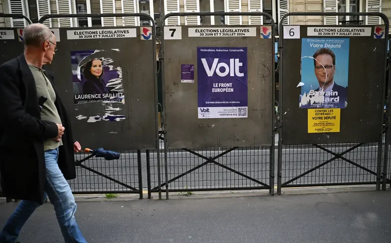 Em reviravolta, esquerda consegue ficar em primeiro na França