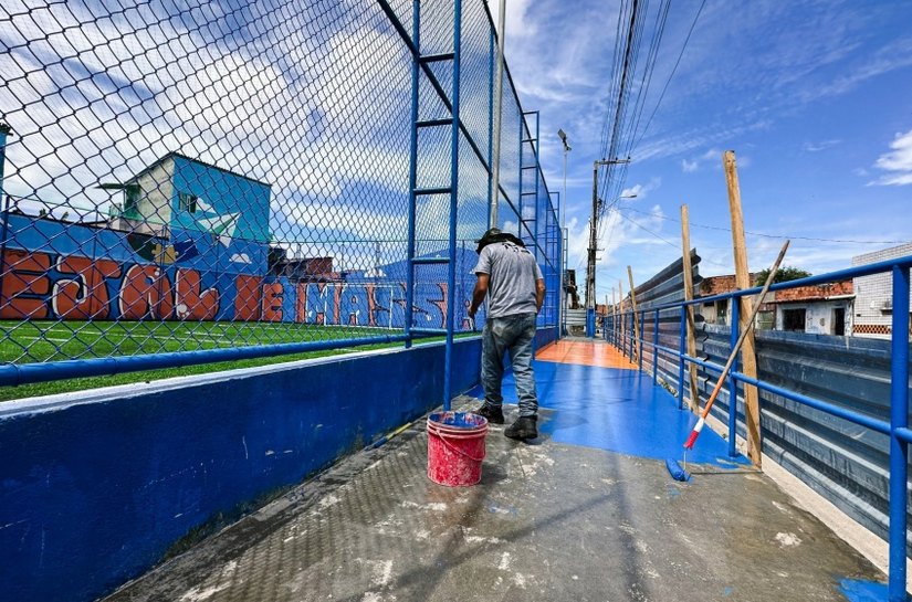 Brota na Grota constrói quadra de futebol society na Vila Brejal
