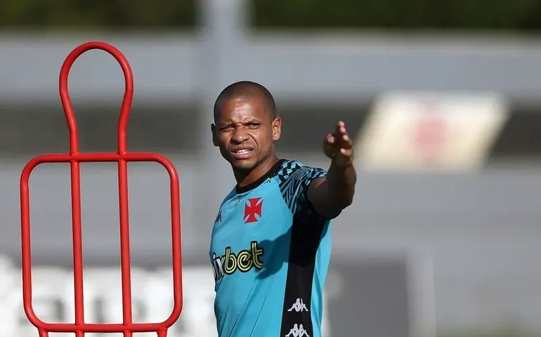 CRB deve acertar com lateral-esquerdo do Vasco da Gama
