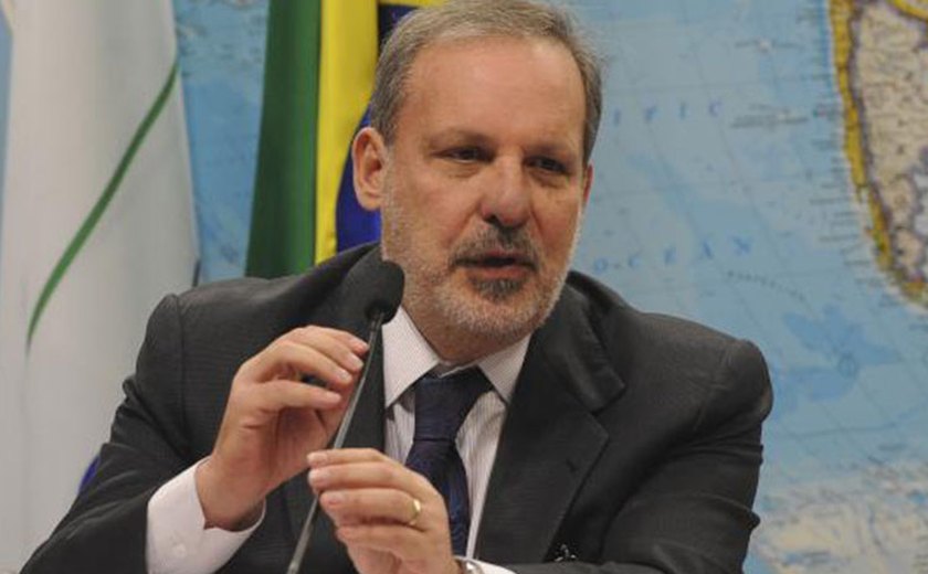 Armando Monteiro admite apoio do governo a fornecedores do setor automotivo
