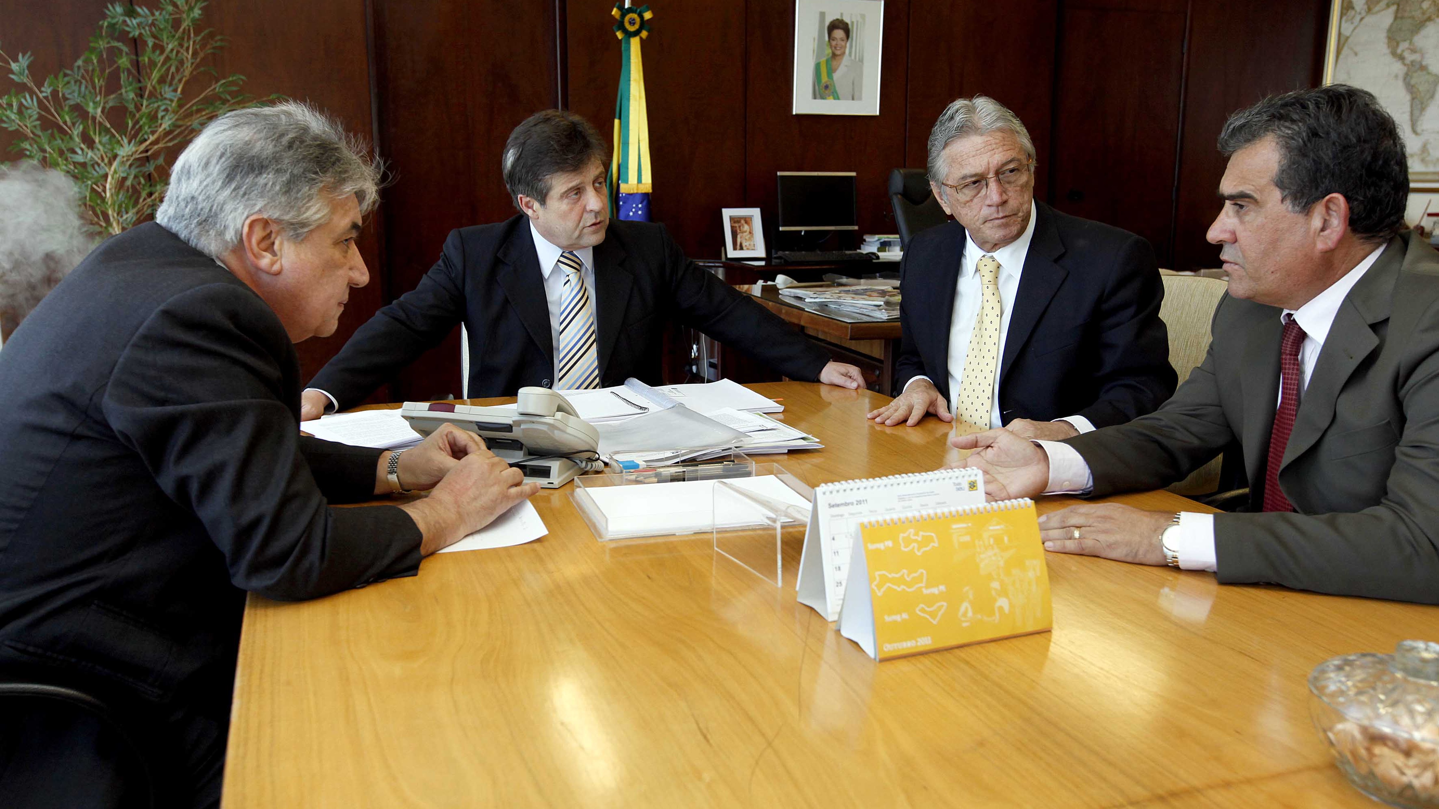29-09-2011 Teotonio no ministério da Agricultura(DW) (1).jpg