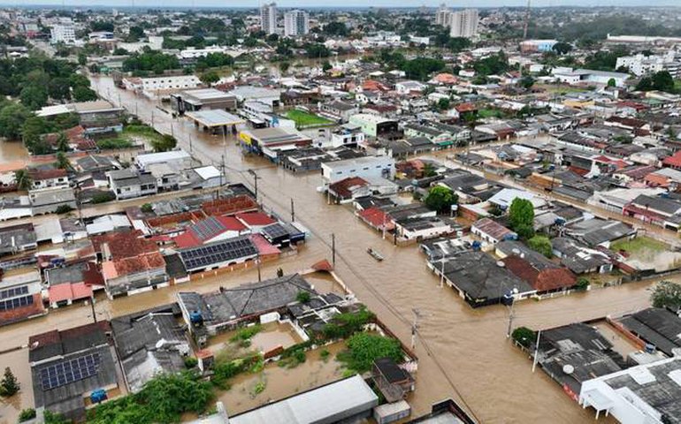 Ministros visitam regiões atingidas por fortes chuvas no Acre