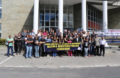 Membros e servidores do Ministério Público do Estado de Alagoas realizam ato contra PL do Abuso de Autoridade
