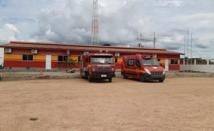Viaturas em frente ao 8º Grupamento