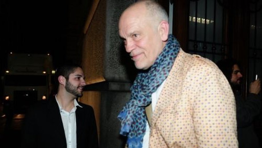 John Malkovich diz que não provou caipirinha e que pretende voltar ao Brasil