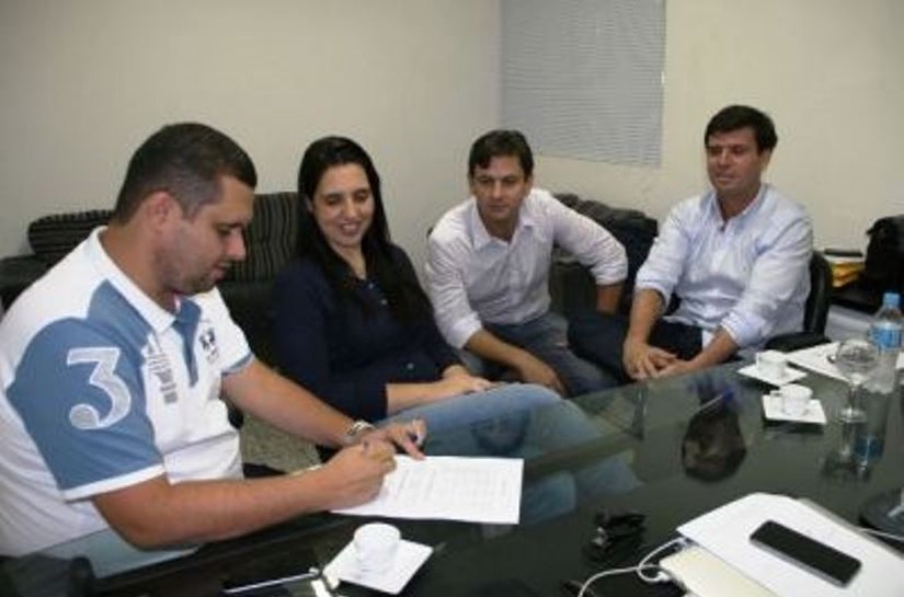 Prefeito Fernando Pereira, de Junqueiro, assume a presidência do Conisul