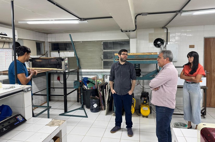 Secretário de Meio Ambiente visita projeto de reciclagem em Pernambuco