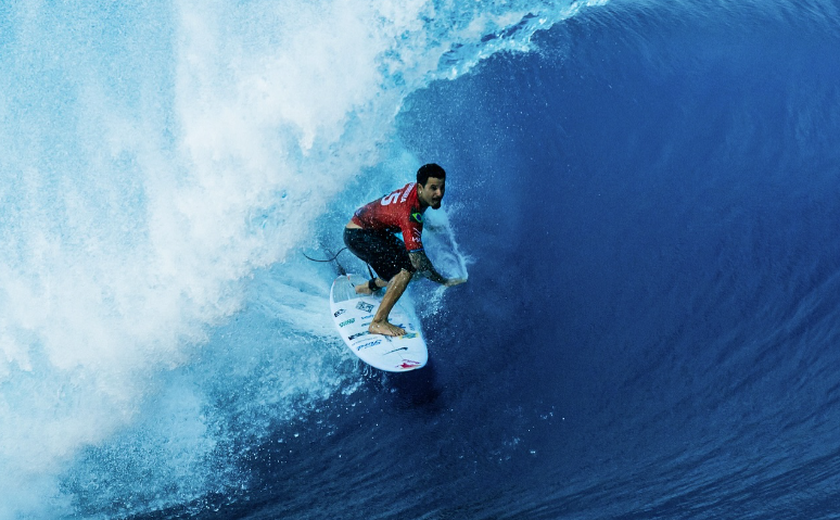 Italo Ferreira se garante no Finals do Circuito Mundial de Surfe ao lado do líder Yago Dora