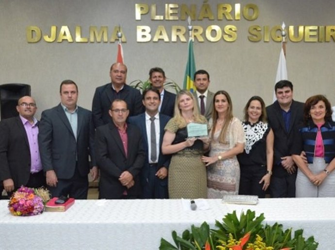 Coruripe: prefeito e vice participam de entrega de comenda a promotora do MP