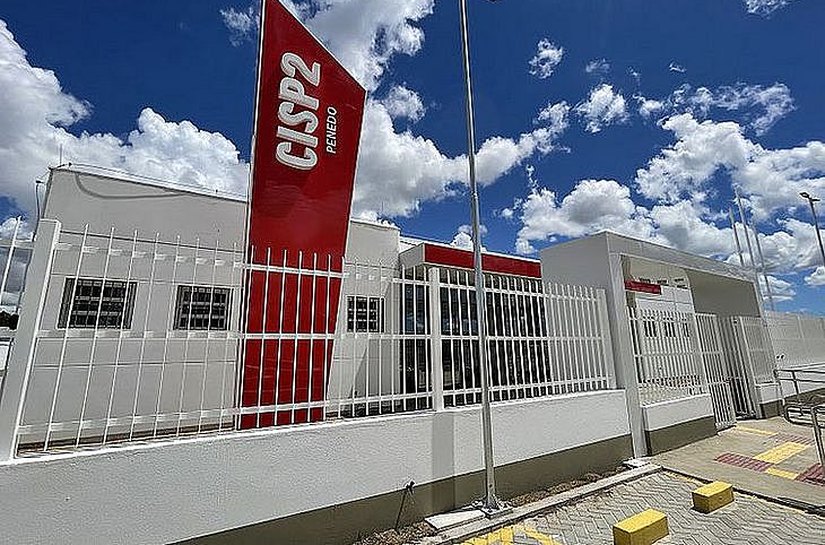 Passageiro é preso com mais de 30 quilos de maconha dentro de mala em ônibus, na BR-101
