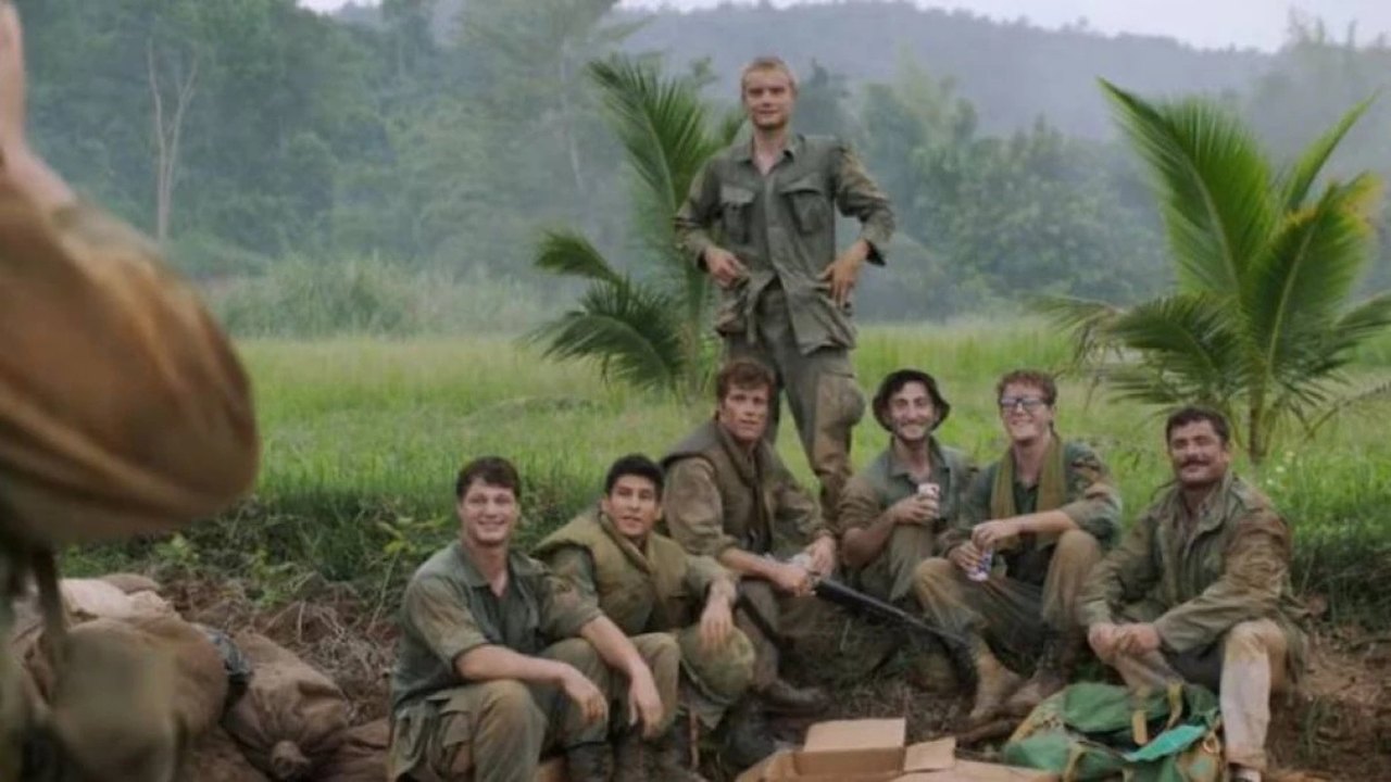 Em ‘Operação Cerveja’, Zac Efron vive história real da Guerra do Vietnã