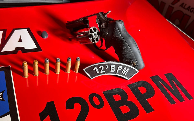 Polícia Militar apreende revólver e detém suspeito após perseguição em Maceió