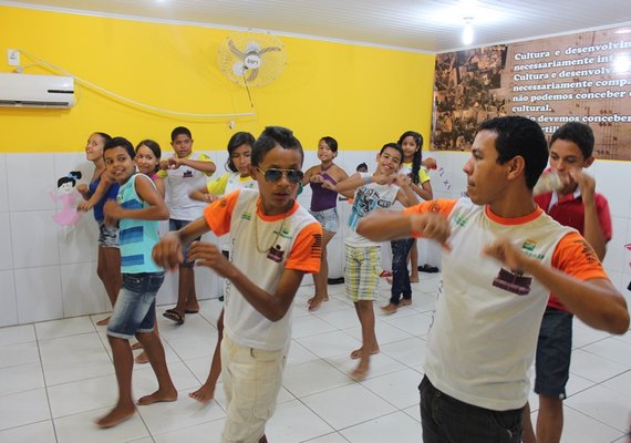 Alunos do Instituto Girassol participam de Oficina de Danças em Boca da Mata