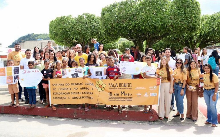 Assistência Social de Santana do Mundaú promove caminhada em alusão ao Maio Laranja