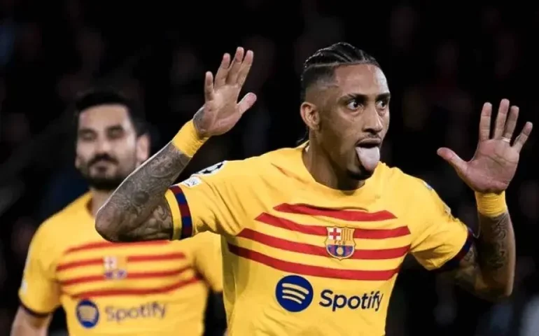 Raphinha recebe multa de R$ 3,3 mil por homenagear o Rio Grande do Sul em gol pelo Barcelona