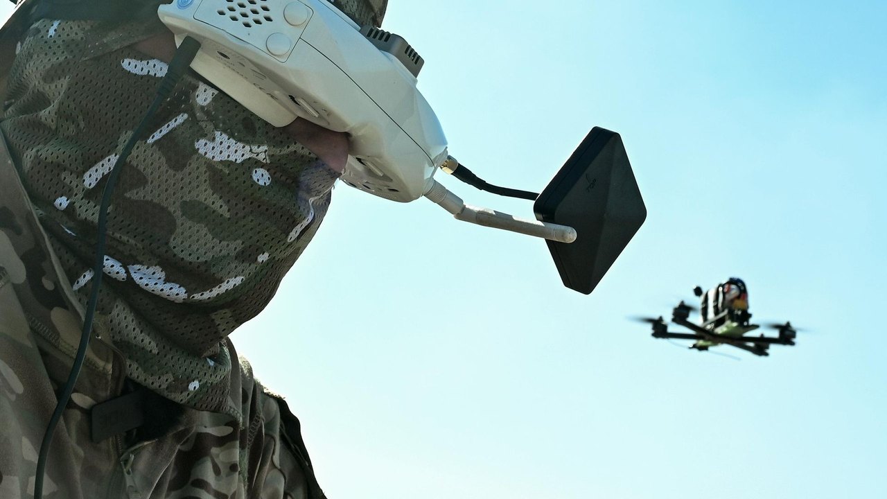 Defesa da Rússia reporta abate de 464 drones e avanço em Kazachya Lopan