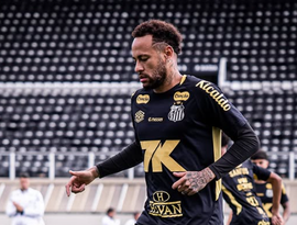 Neymar é relacionado no Santos para duelo decisivo contra o Flamengo