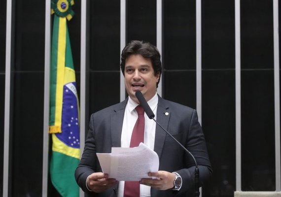 Comissão aprova programa de emprego no turismo para beneficiário do Bolsa Família