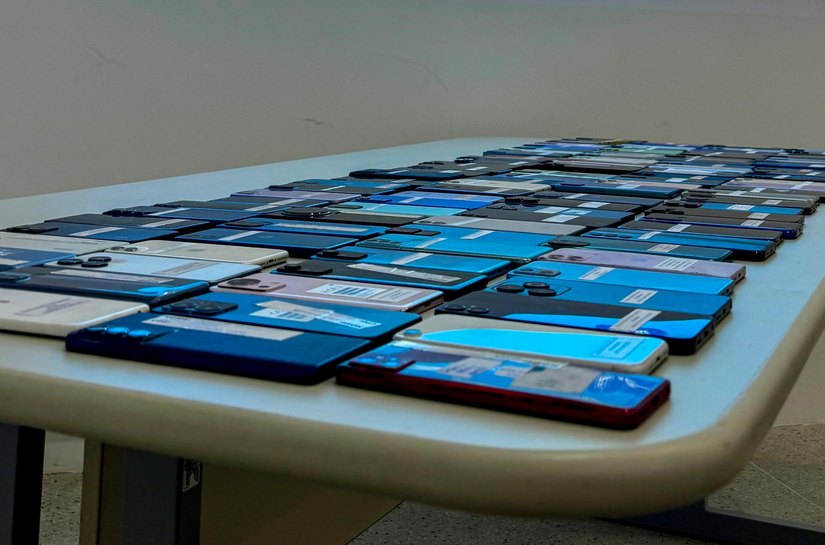 Mutirão de entregas: 75 celulares recuperados são restituídos no primeiro dia