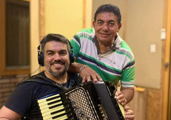 Familiares e amigos se despedem de Erivaldinho do Acordeon